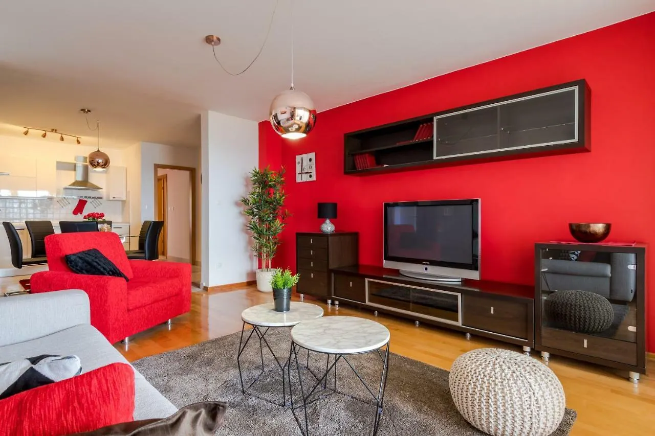 Apartment With Beach View, Magis Red Split 0*,